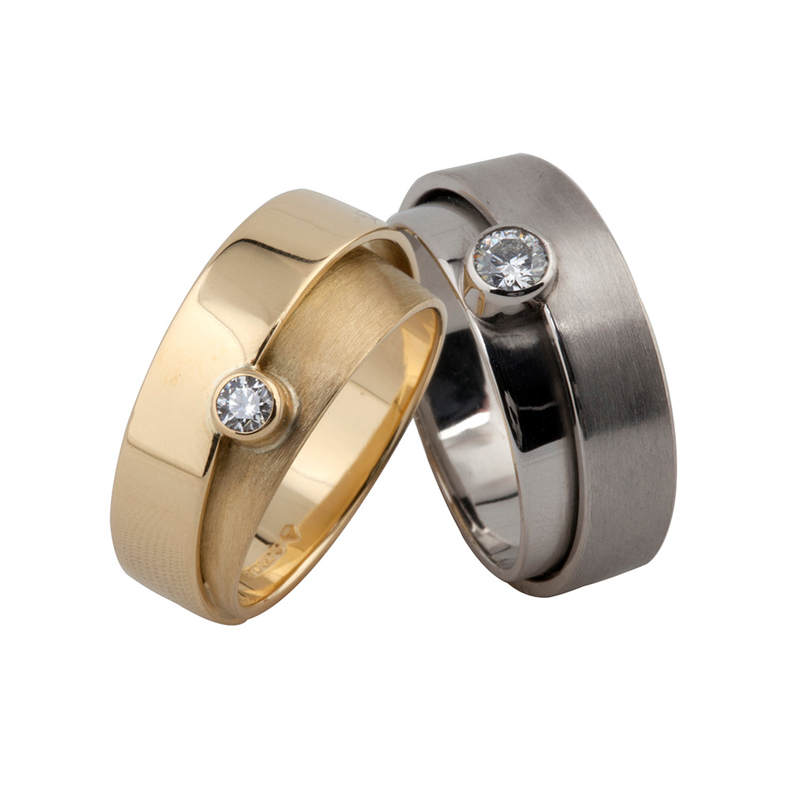 Gold ring with diamond