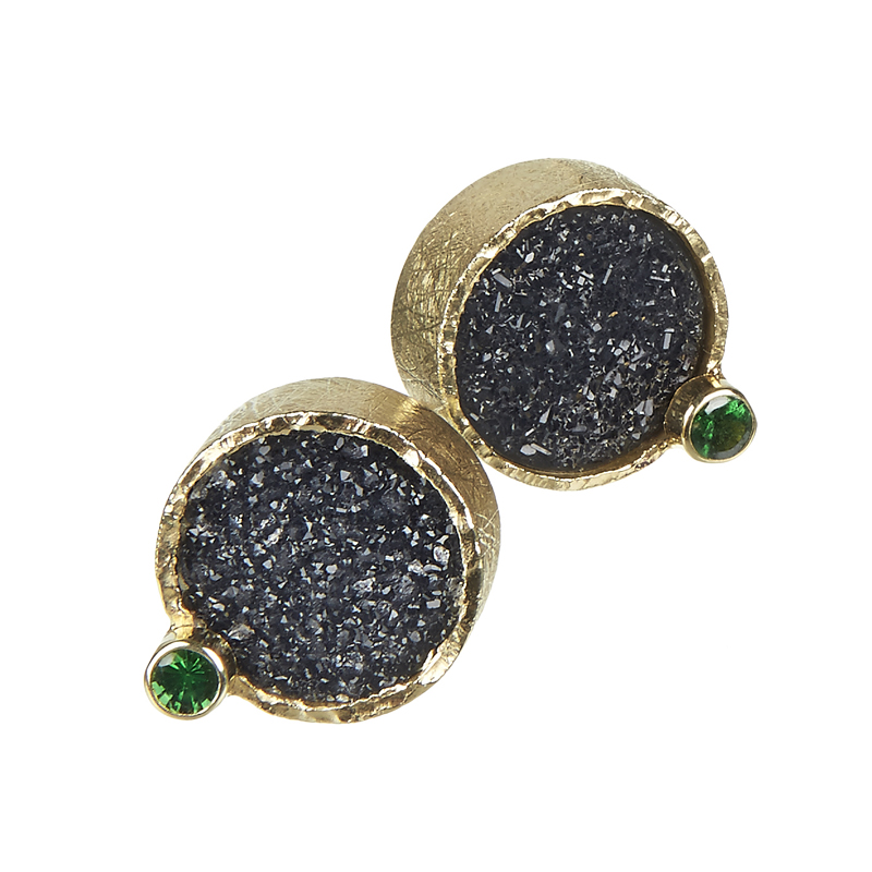 Gold earstuds with drusy and garnet