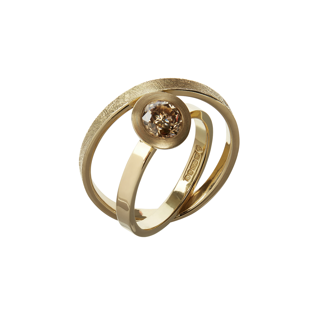 Gold ring with cognac diamond