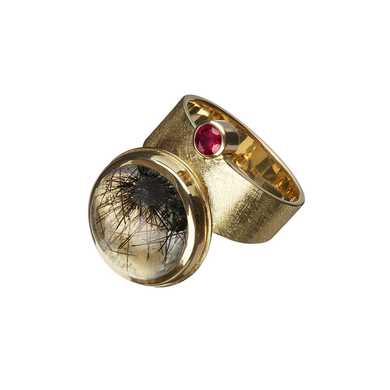 Gold ring with tourmalinated quartz and ruby