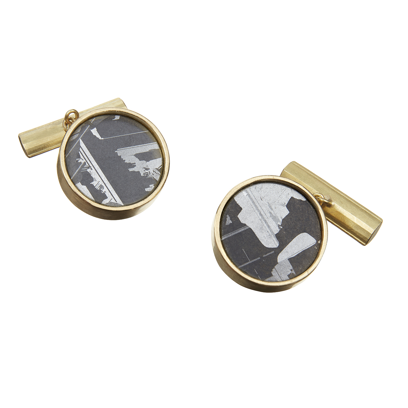 Gold cufflinks with silicon
